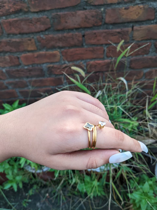 Solitaire Clover Ring