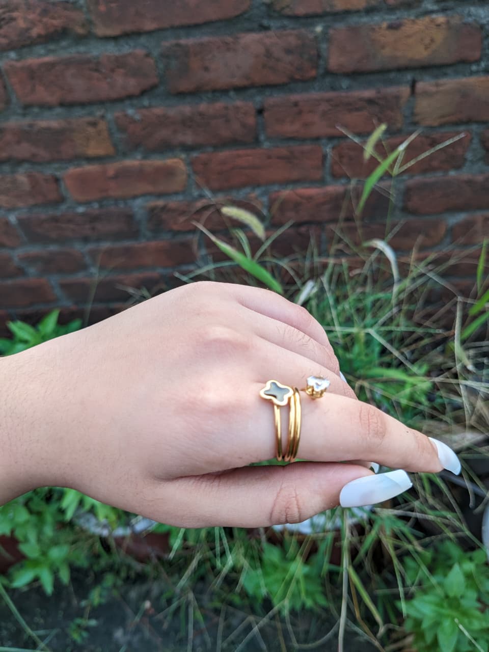 Solitaire Clover Ring