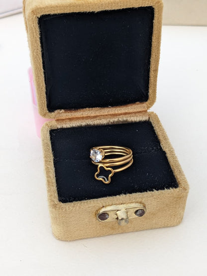 Solitaire Clover Ring